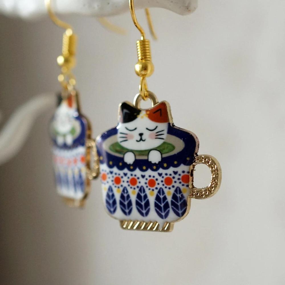 Creative Personality Colored Print Teacup Cat Animals Dangle Earrings for Women Men Cartoon Cute Kitten Jewelry Accessories Gift