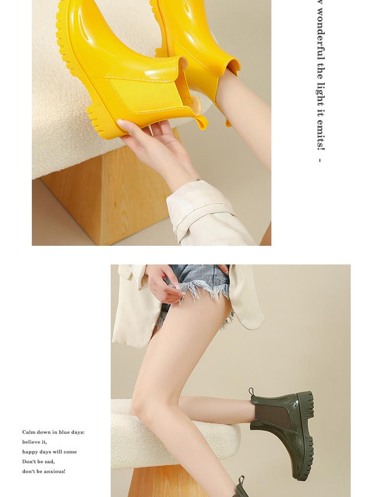 Korean Mid-Tube Women's Rain Boots: Wear-Resistant, Waterproof and Non-Slip with Soft Soles. Ideal for Outdoor Use.