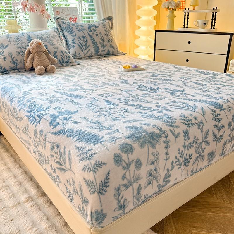 Soft Bedsheet Warmth Fitted Sheet Cartoon Style Bed Linen Velvet Bed Cover Sheets with Elastic Band Drap De Lit (No Pillowcase)
