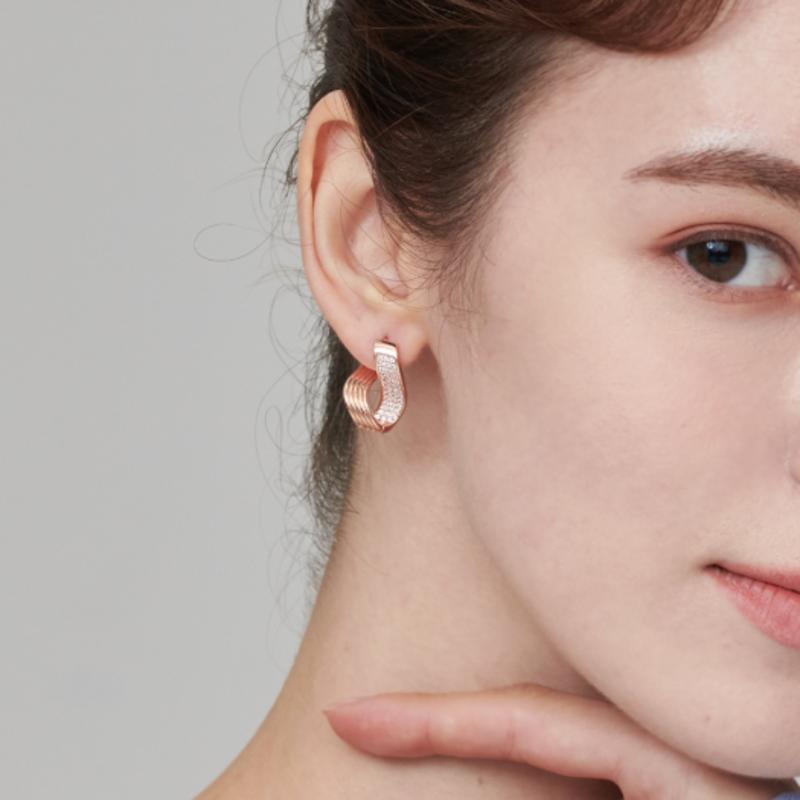 ELLE Jewelry 14K Bold Diagonal Line One-Touch Earrings (Gold Pin) ELGPEE394