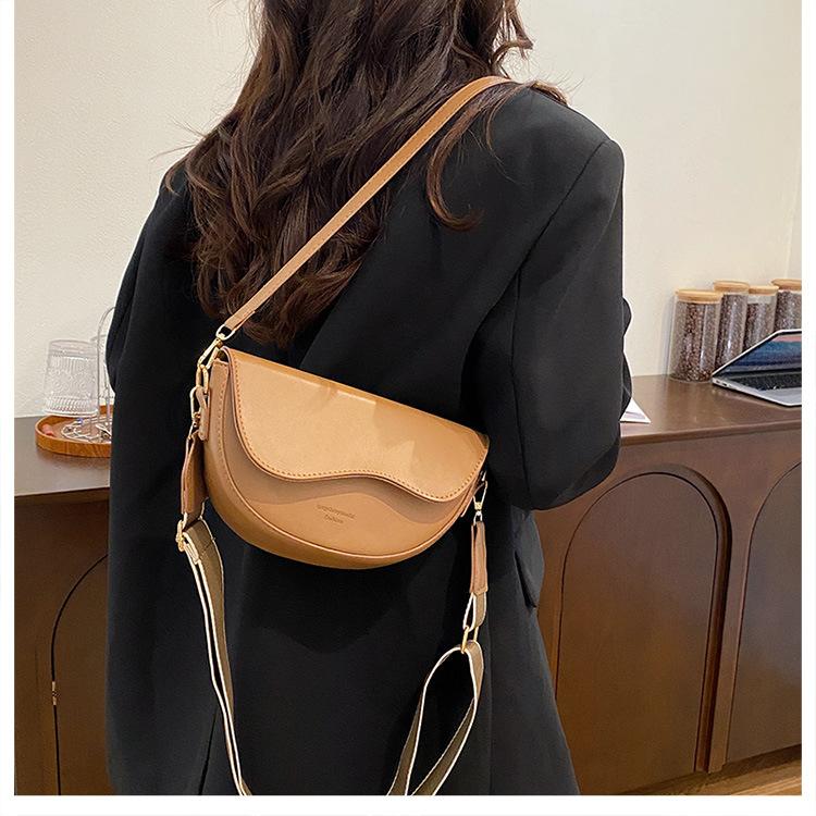 Retro Minimalist Saddle Bag for Women 2026 New Fashion Wide Strap Shoulder Crossbody Purse CLE
