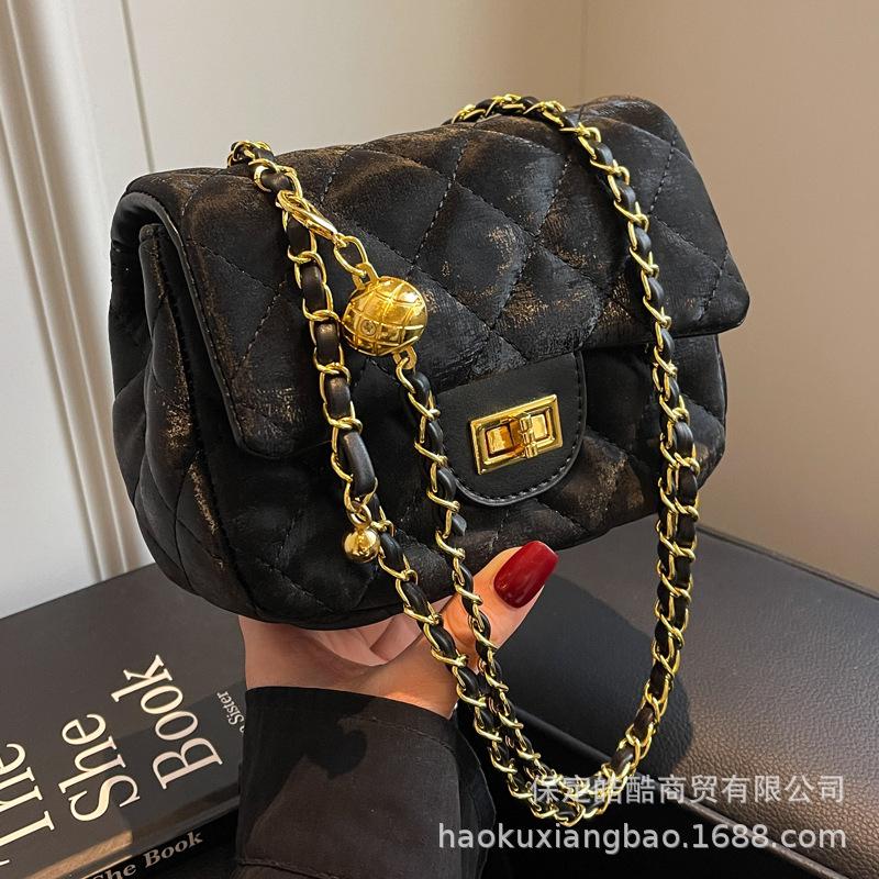This Year, the Popular Bag Ladies 2025 New Autumn and Winter Rhombus Chain Bag Premium Texture Shoulder Messenger Commuter Bag