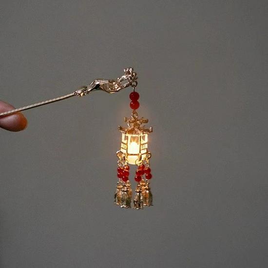 Antique West Lake Pavilion Lantern Tassel Hairpin with Luminous Palace Design for Hanfu Updo.