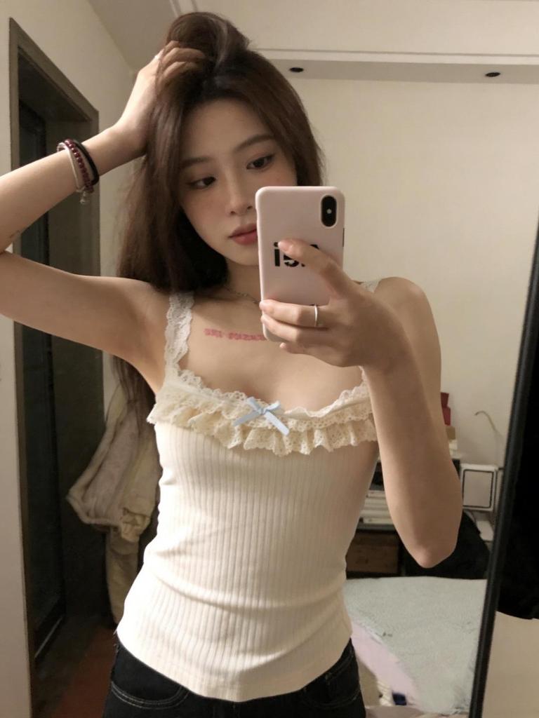Stylish Lace Trim Camisole: Korean Slim Fit for Women, Perfect for Summer Layering or Outerwear.
