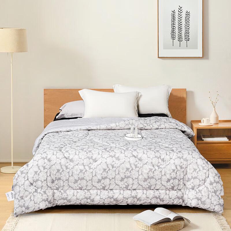 KINTHERI Ultra-Soft Feather Silk Quilt