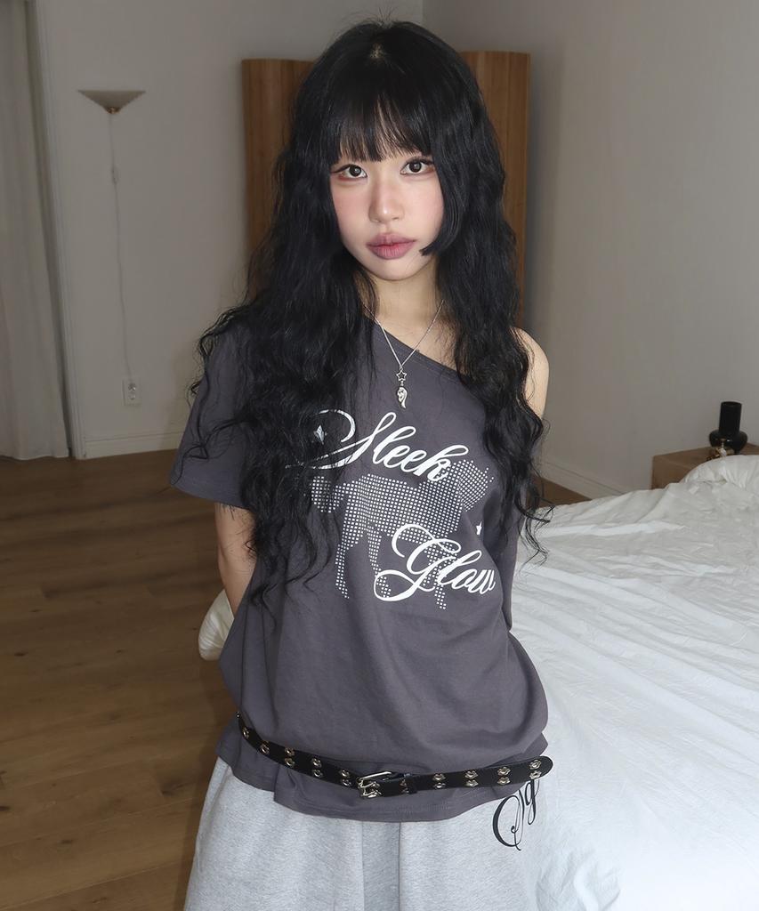 Seulliggeullou Horse One-Shoulder T-Shirt [Charcoal]