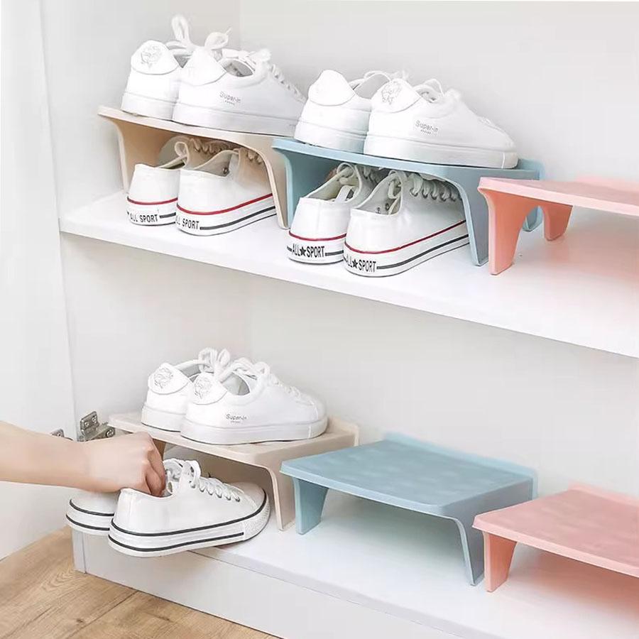 A double-layer storage shoe rack plastic shoe holder cabinet  integrated shoe holder for organizing and storing shoes