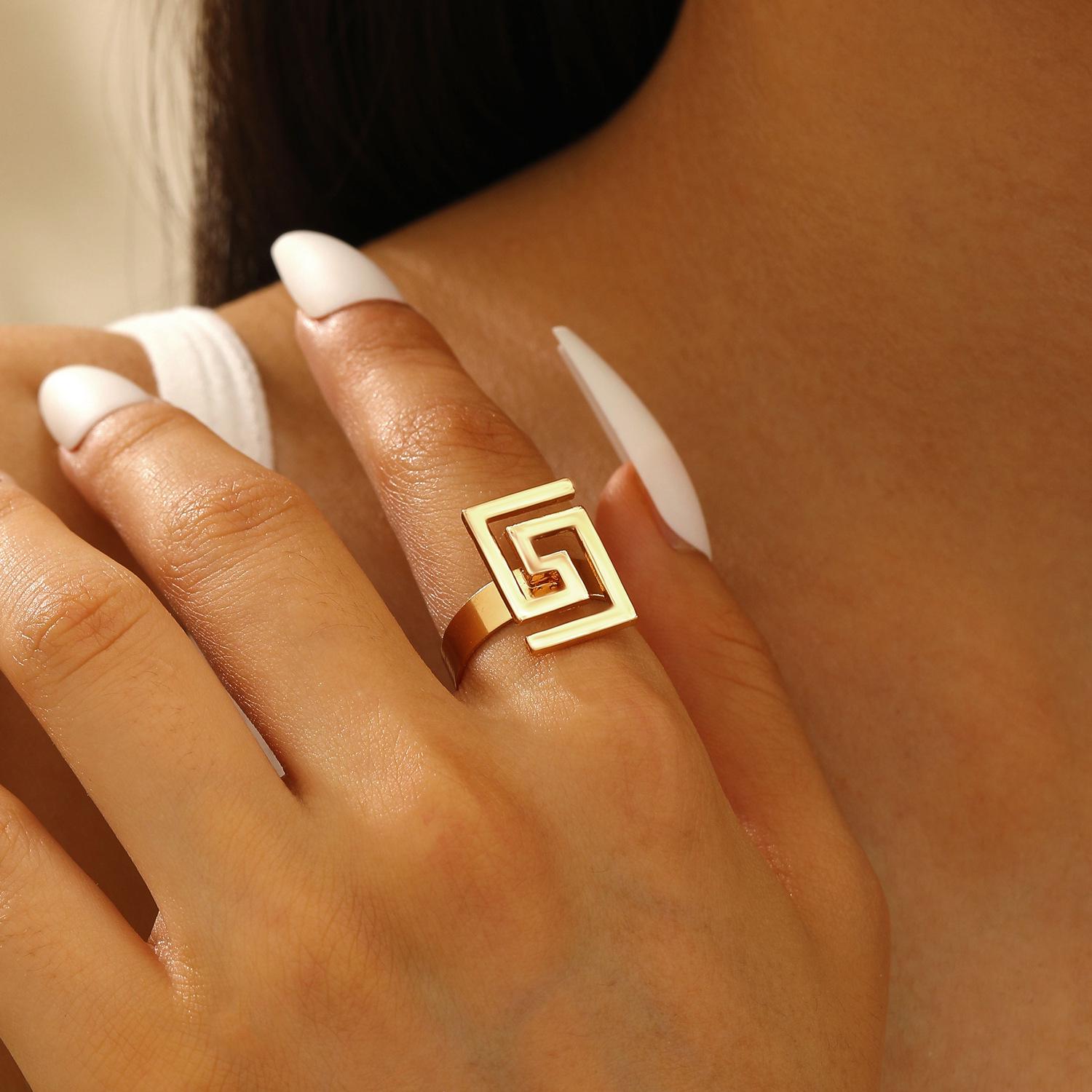 

Ретро хип-хоп набор украшений с головой льва: Серьги, Ожерелье, Браслет и Кольцо для Женщин