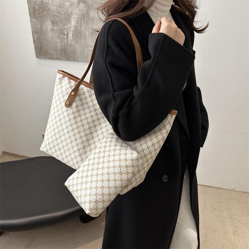 Large-capacity bag women's commuter personalized tote bag 2025 new beautiful niche trend shoulder bag textured women's bag