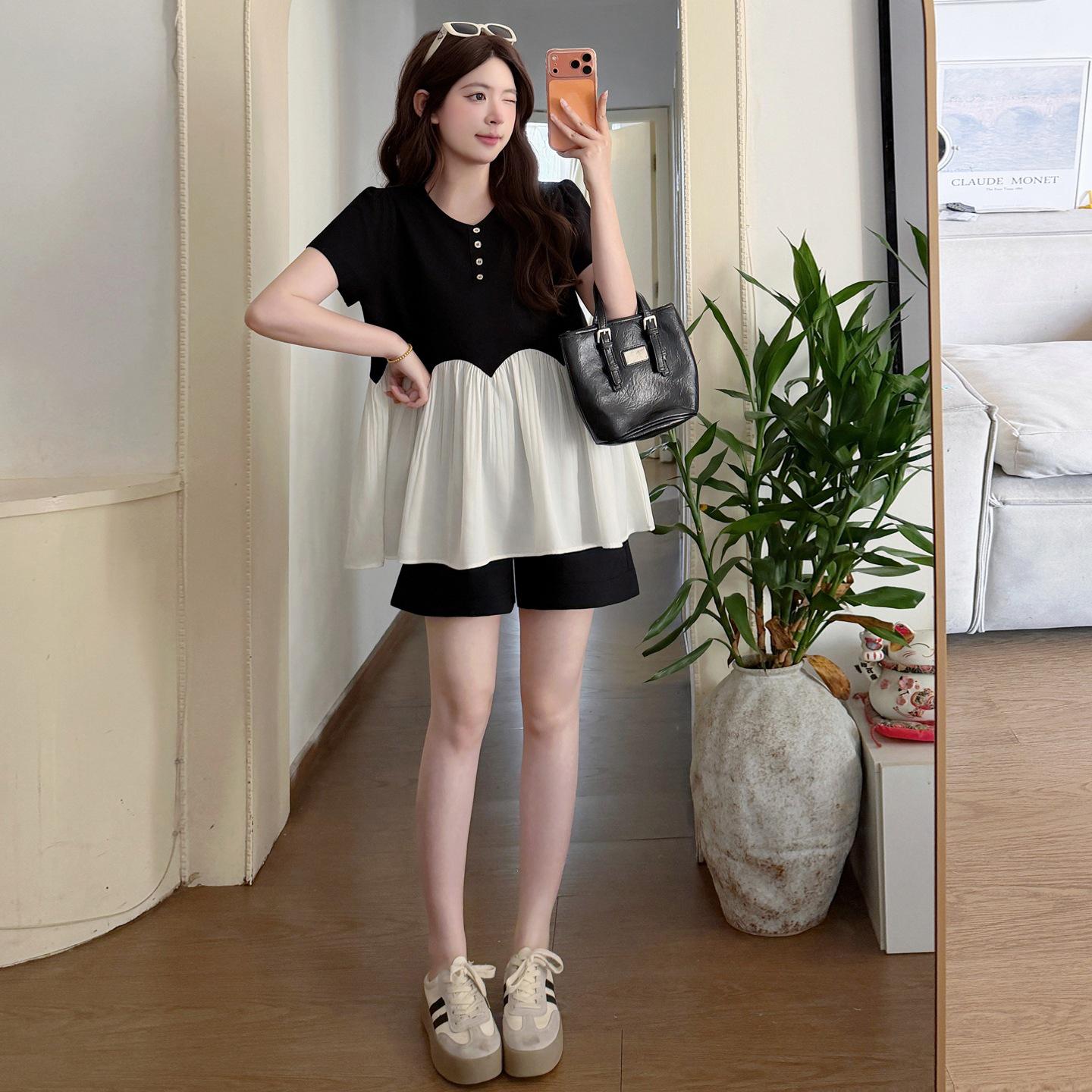 V-Neck Patchwork Maternity Top with Belly Concealment & Support Shorts Set - Summer 2026 Collection Medium