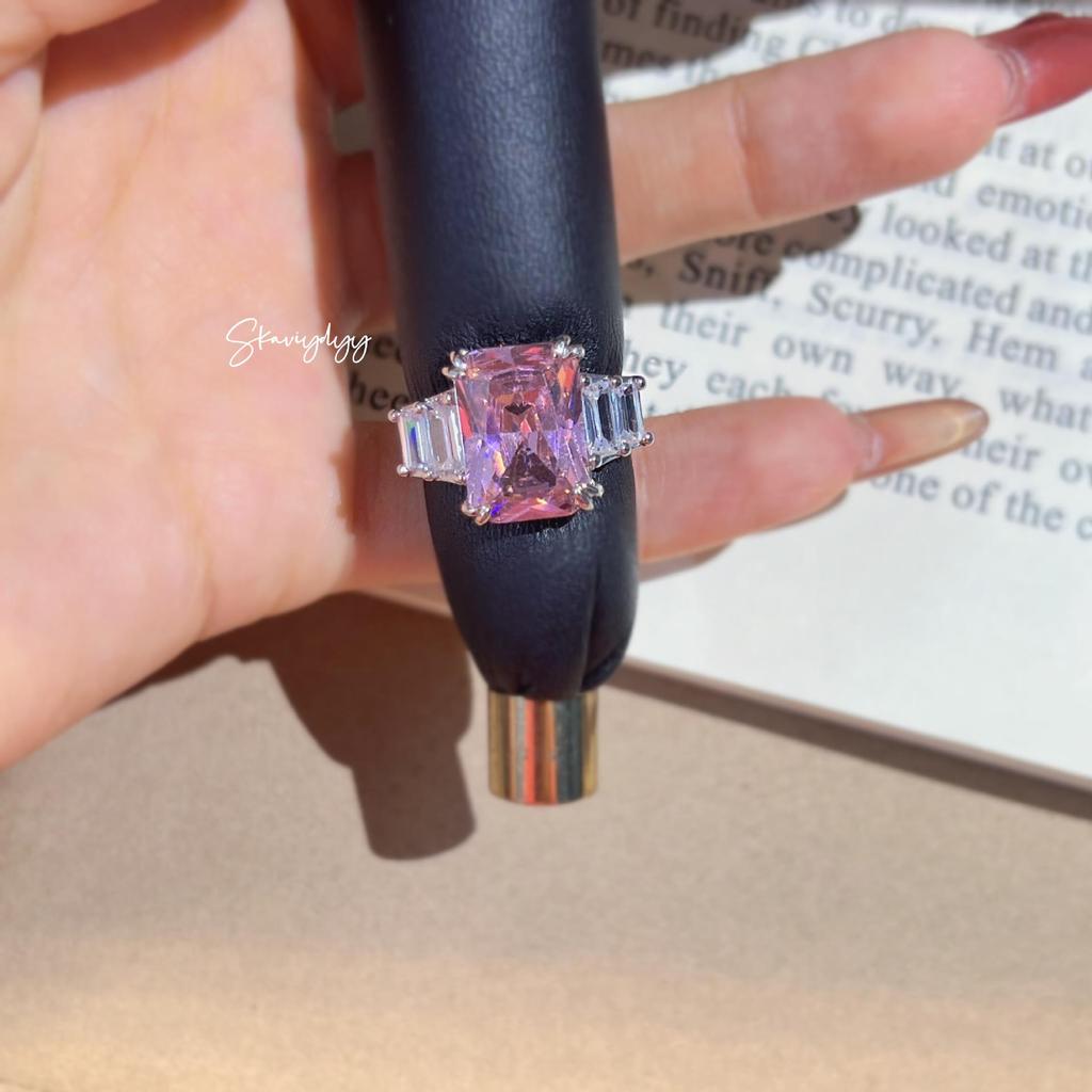 Xiaohongshu-Recommended Classic Pink Moissanite Square Diamond Ring