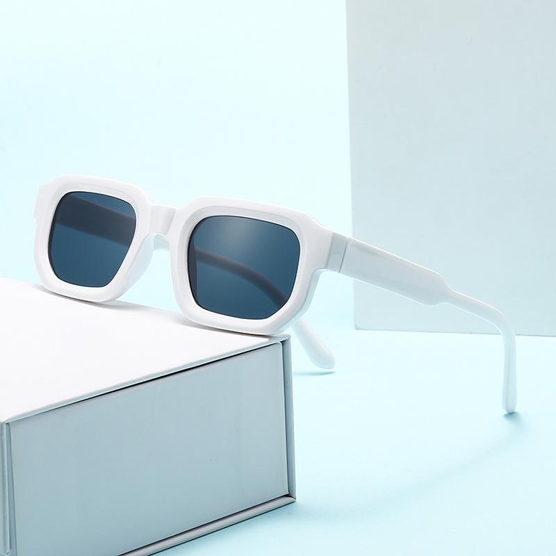Square Retro European American Women's Sunglasses - High-End Fashion Sun Protection