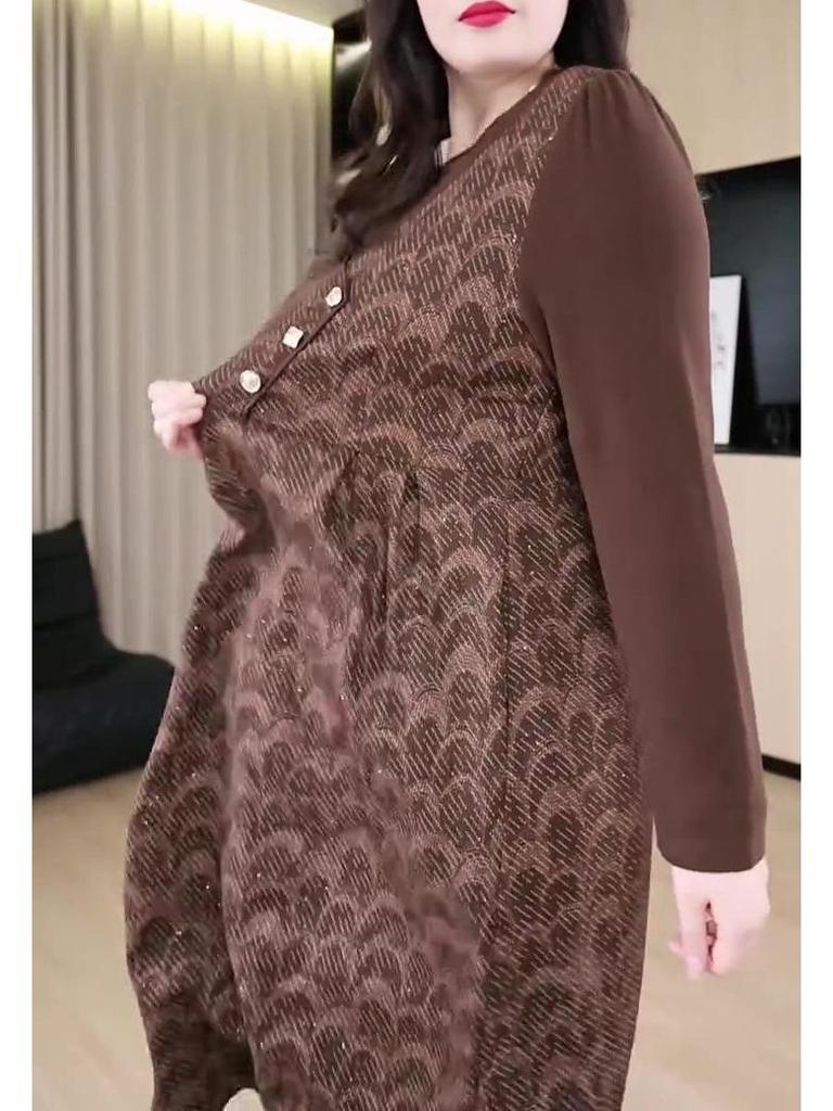 Klasické červené zeštíhlující šaty plus size pro ženy středního věku - Jarní kolekce