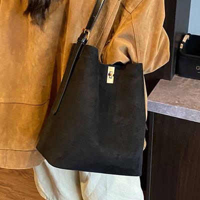 Autumn and Winter Bucket Bag Retro Suede Large-capacity Tote Bag Women's 2025 New Versatile Single Shoulder Messenger Mother and Child Bag
