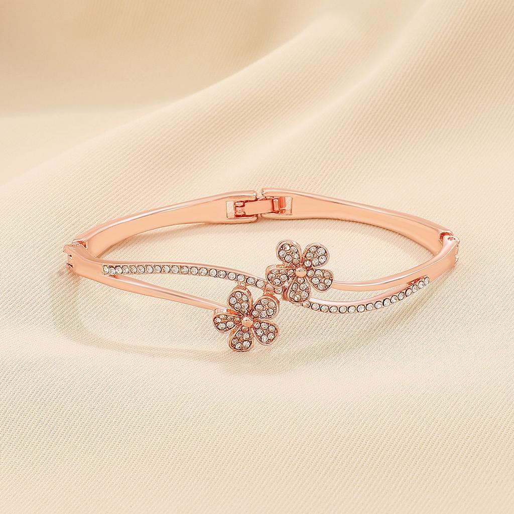 Bracciale versione coreana popolare per il pendolarismo quotidiano bracciale ad apertura a molla semplice bracciale femminile versatile alla moda personalizzato semplice