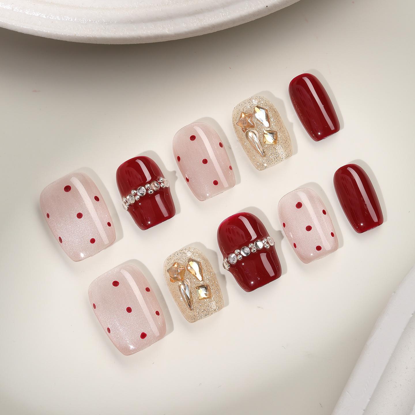 

Zhuo Shi Mei Elegant High-End Red Cat Eye Sparkle Short Nails - Handmade, Wearable, Skin-Brightening Autumn/Winter Stickers. S - Popular Choice