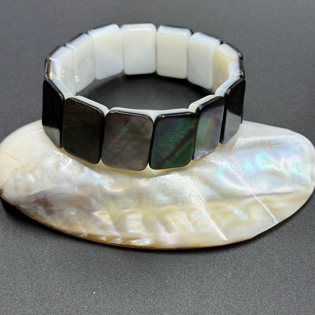 Natürliche Abalone-Muschel Schwarz-Weiß-Gelb Perlmutt Quadratisches handgeknüpftes Armband