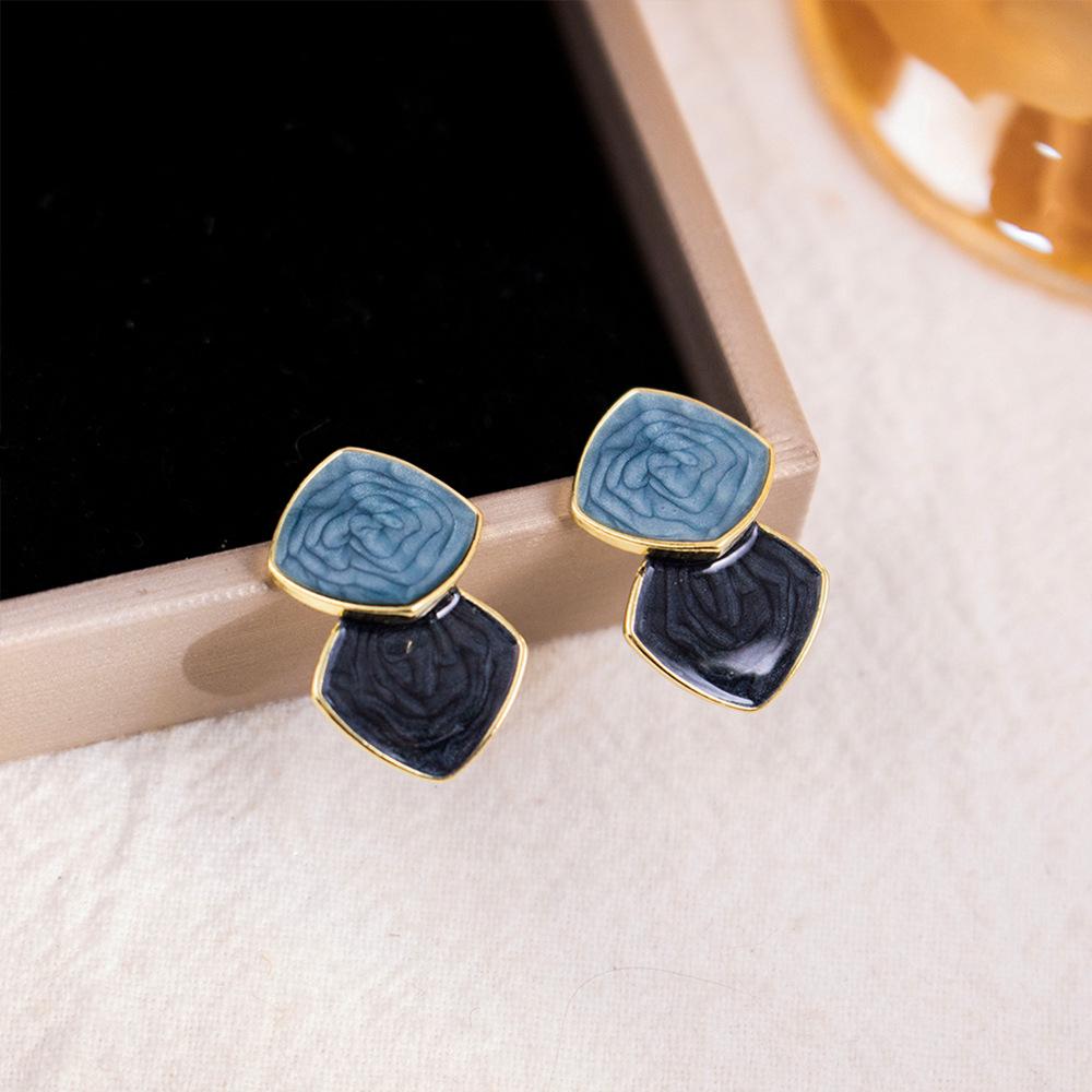 

Korean-Style Geometric Drip Glaze Square Earrings - Luxurious, Fashionable, Versatile Studs for Women