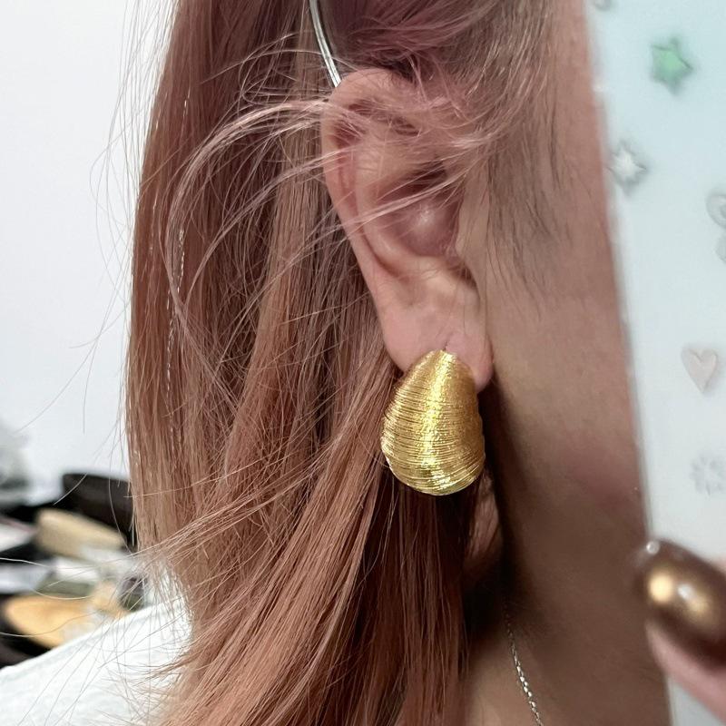 Retro Oval C-Shaped Wire Earrings - European & American Style, Chic & Versatile Design, Elegant Cold Fashion