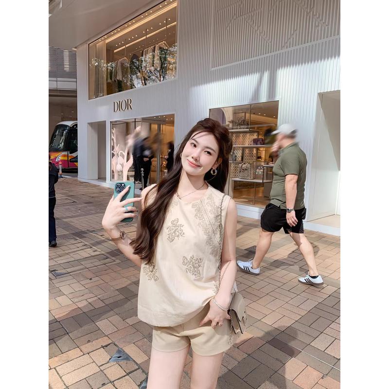 Women s Embroidered Round Neck Tank Top L