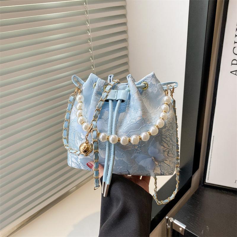 

Женская роскошная сумка-ведро с жемчужным декором - минималистичная сумка через плечо с художественной вышивкой, уникальный шик на каждый день синий