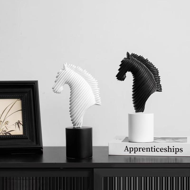 Resin Crafts Steed Statue Room Aesthetic Decor Abstract Striped Horse Head Mascot Animal Sculpture Desk Decoration Ornaments