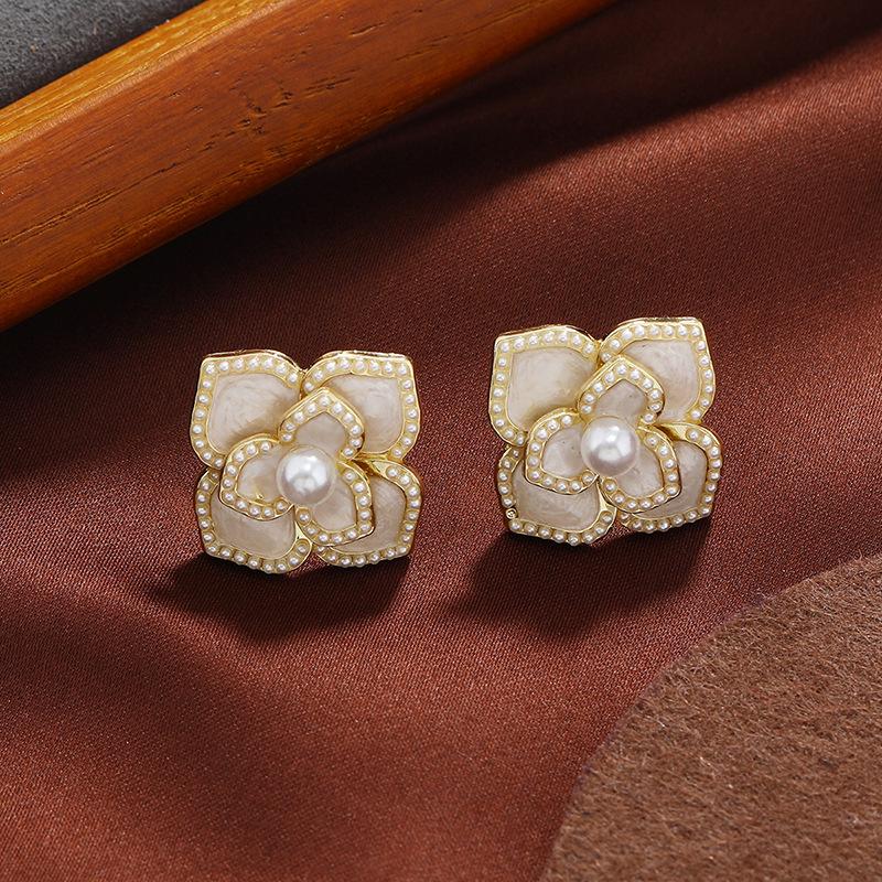 Xiaoxiang Camellia Stud Earrings, High-end Temperament Retro Earrings, New Trendy Flower Elegant Earrings, Women