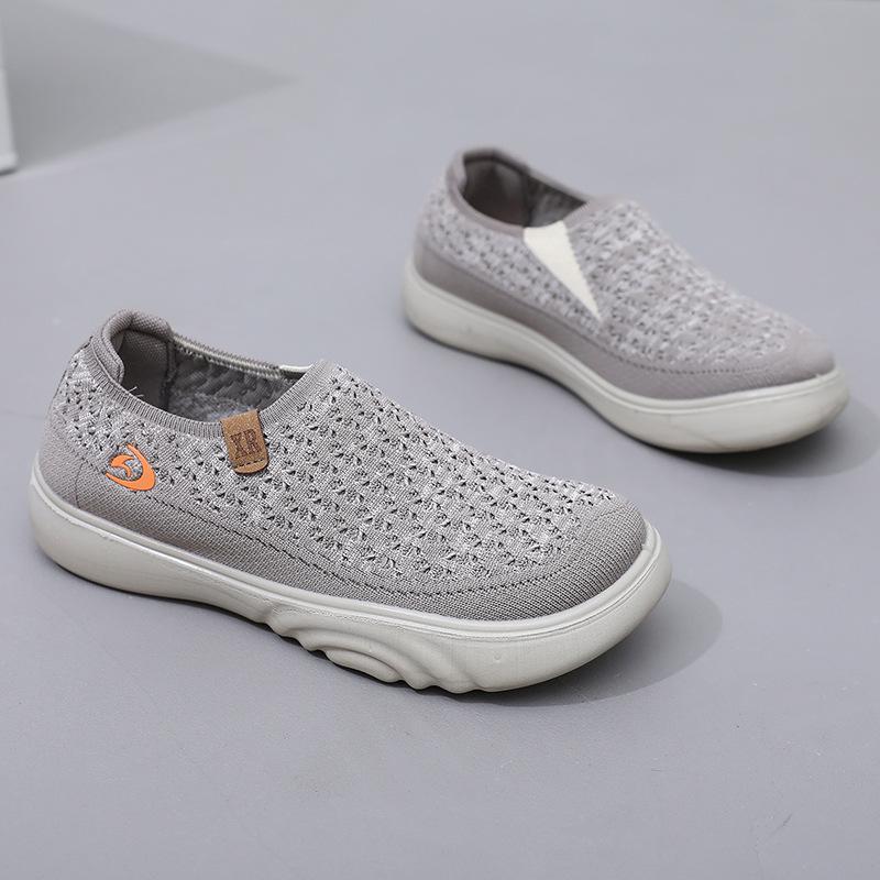 Women's Spring & Autumn Soft Sole Non-Slip Casual Shoes: Comfortable, Thick Bottom Old Beijing Style Shoes.