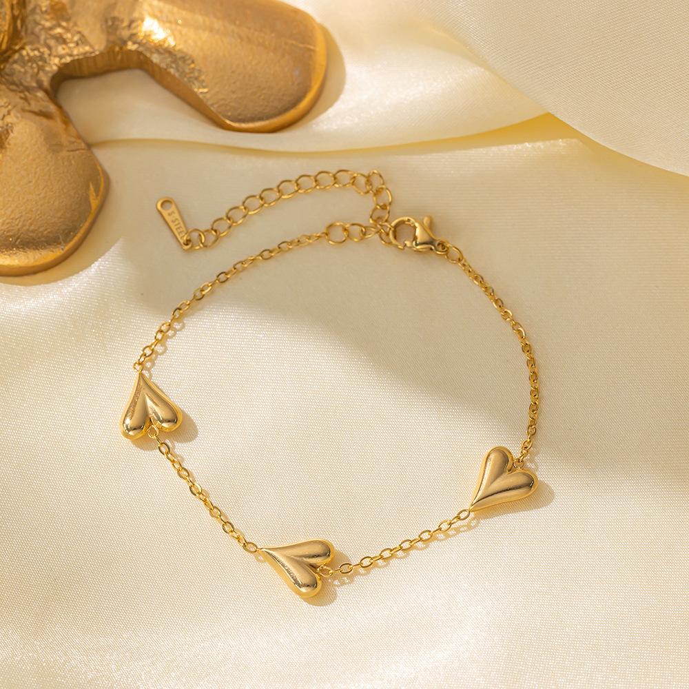 

Sweet wind personality versatile peach heart necklace female niche design love bracelet jewelry set