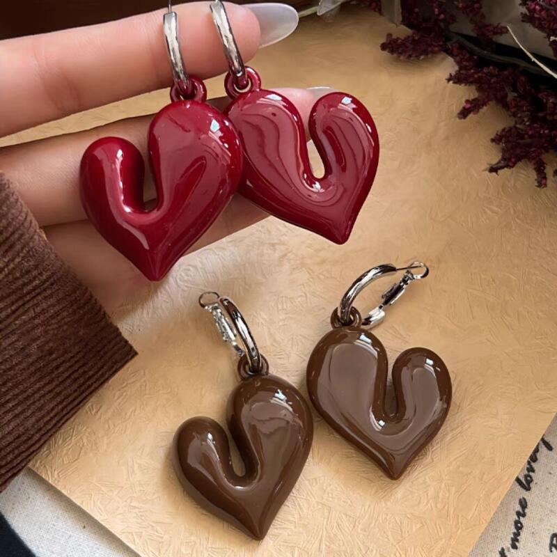 Vintage Irregular Wine Red Heart Shaped Pendant Earrings for Women Fashion Geometric Round Hoop Earrings Party Jewelry Gifts