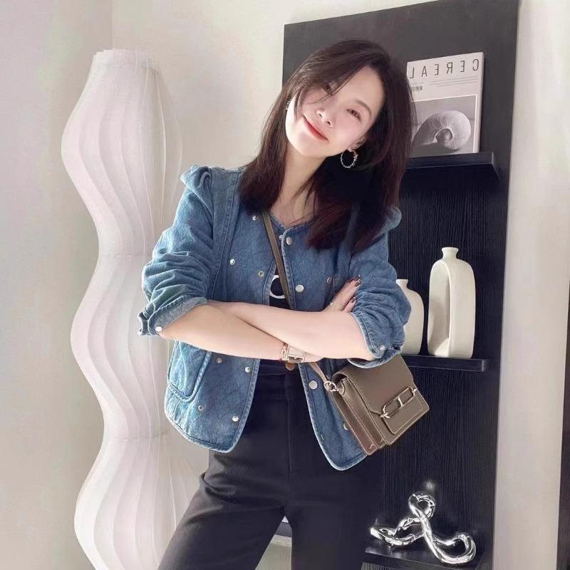 Leather women's bags are elegant, fashionable and high-end tofu bags, simple and versatile single shoulder messenger small square bags.