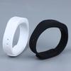 LED Digitale Weckeruhr Armband mit einstellbarem, Snooze-sicherem Alarm und Laufschrittzähler, Wasserdicht, Vibrationsalarm