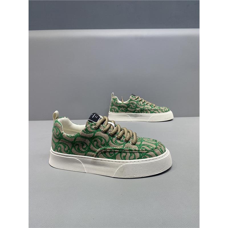 Autumn new low-top soft-soled casual board shoes outdoor wear-resistant sports shoes natal year red flat heel