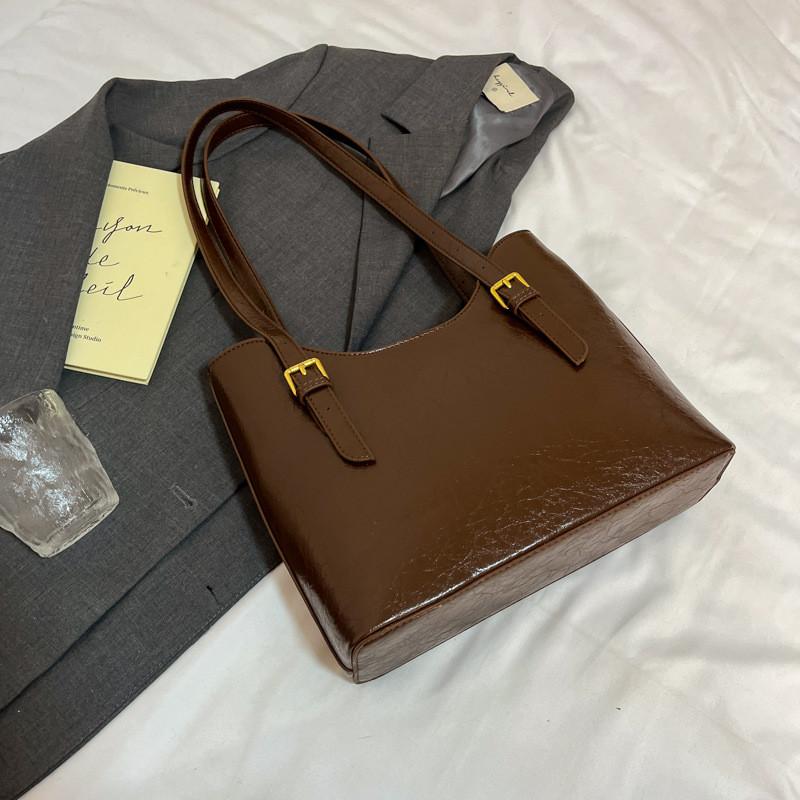 Elegante, ruime totebag voor dames, wintercollectie, stijlvolle schoudertas