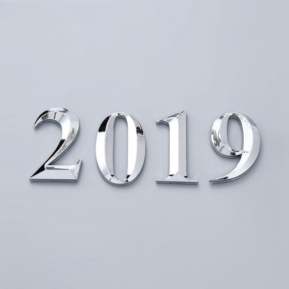 Błyszcząca tabliczka z numerem domu