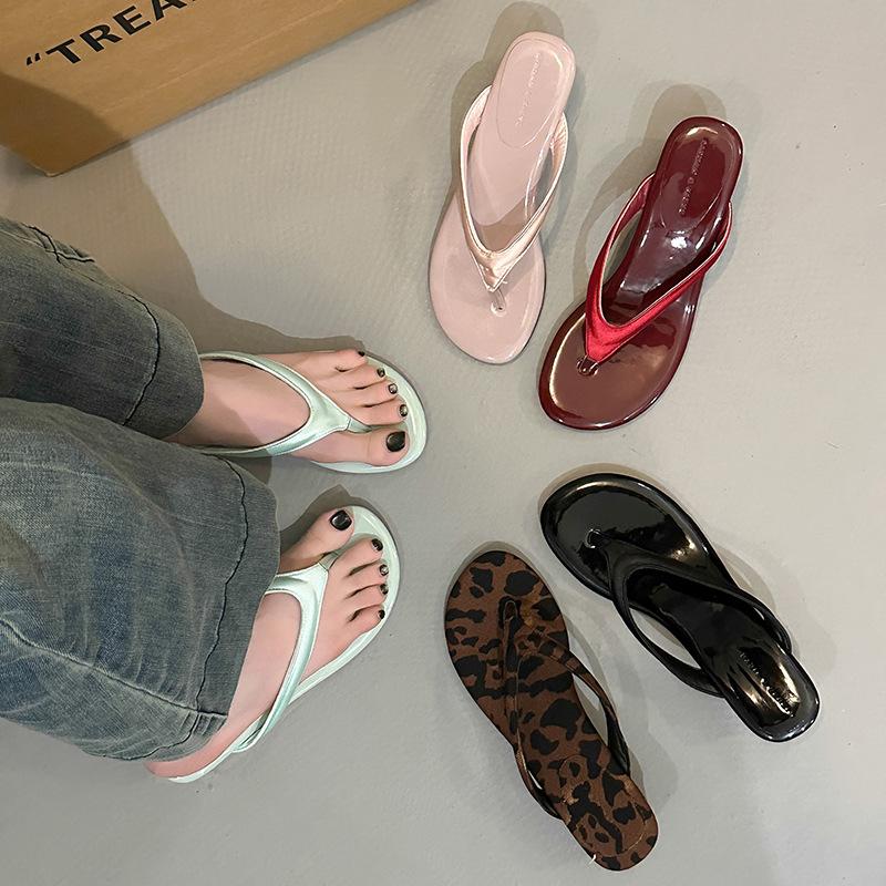 Wedge heel pinch foot flip-flop shoes women's shoes wear 2025 summer high heel temperament red with skirt sandals