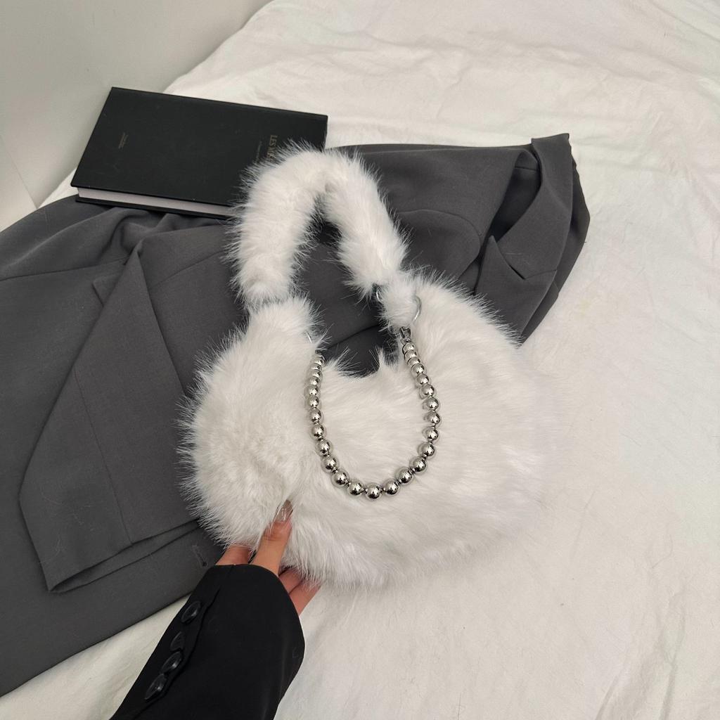2025 Autumn New Beautiful Commuter Armpit Crescent Bag Casual French Fashion Simple Plush Handbag