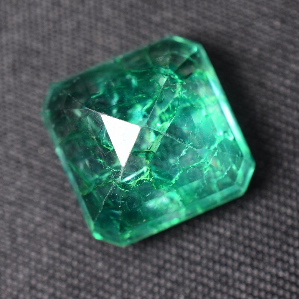 Natural Green Emerald Loose Gemstone 7.88 ct Emerald Cut for Jewelry Making and Gem Collections