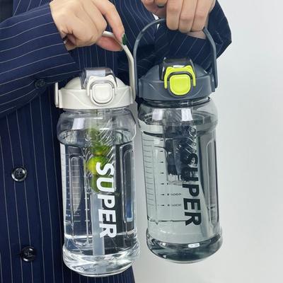 PC Transparenter Sport-Wasserbecher mit Strohhalm Große Kapazität Sport-Kanne für Grundschüler