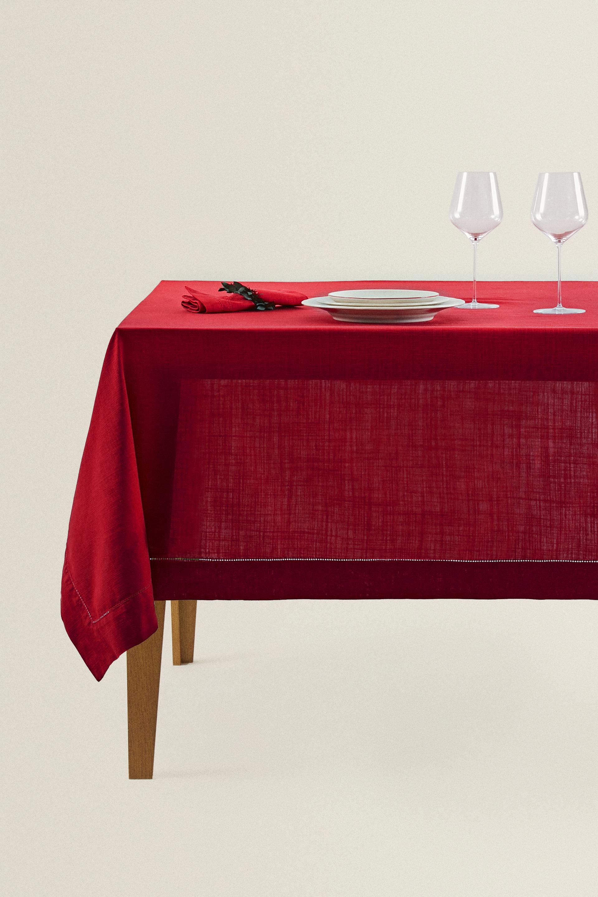 

РОЖДЕСТВЕНСКАЯ СКАТЕРТЬ С ВЫШИВКОЙ