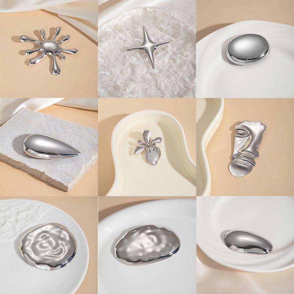 European & American Retro Firework Brooch for Women - Elegant, Versatile Metal Pin for Suit Jackets