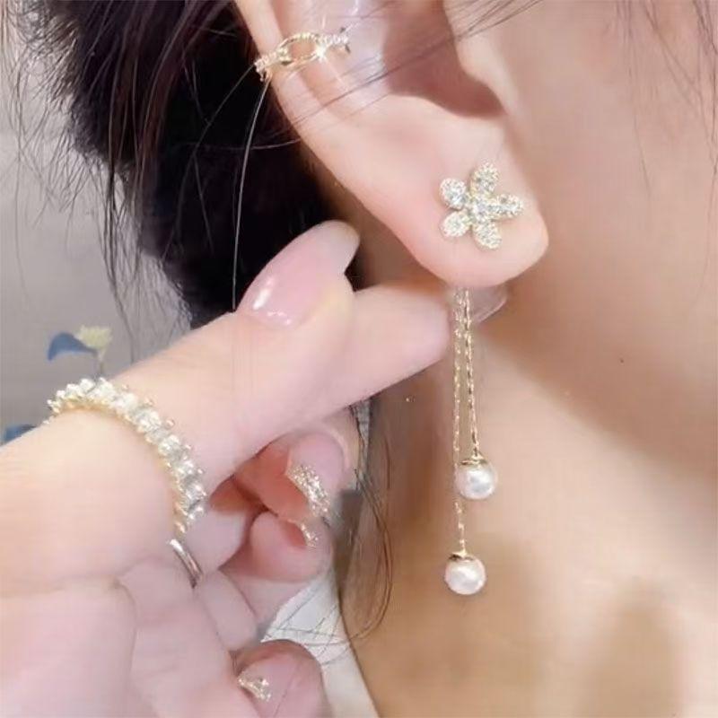 Orecchini Trendy con Nappa a Fiore di Perla Sintetica Design Unico Orecchini Pendenti a Fiore di Cristallo per Donne Gioielli da Festa Regalo