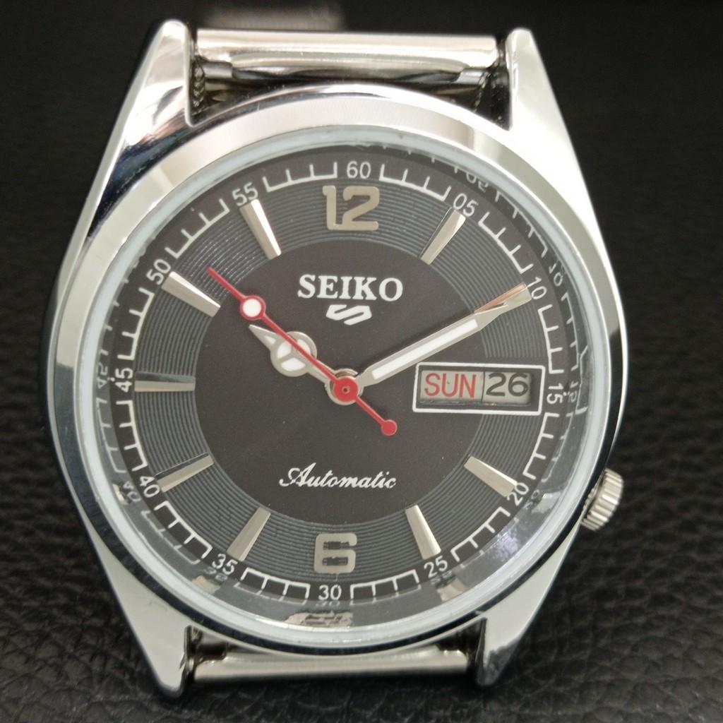 VINTAGE SEIKO 5 AUTOMATIC REFURBISHED JAPAN MENS BLACK DIAL WATCH a446352-1