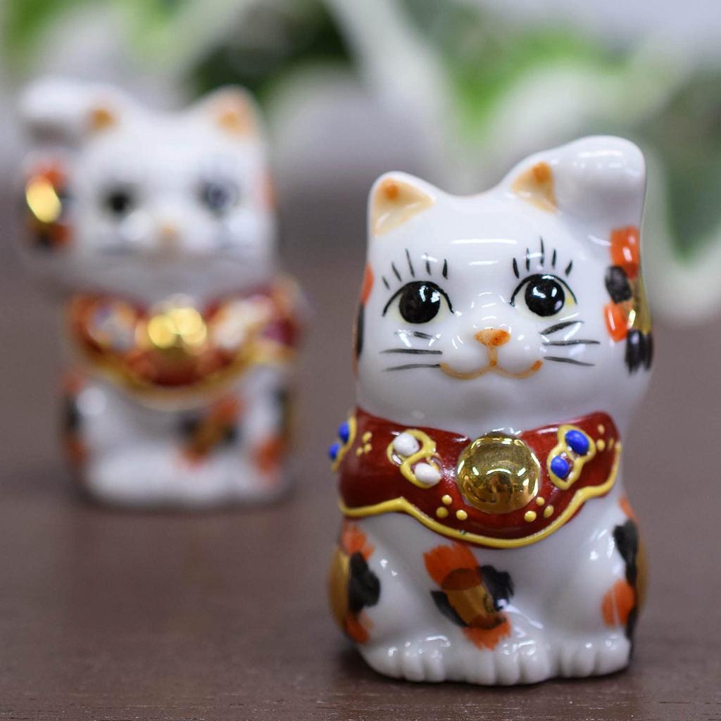 Kutani Ware Chibi Maneki Neko (Lucky Cat) Pair, Calico, Gold-Mike-F