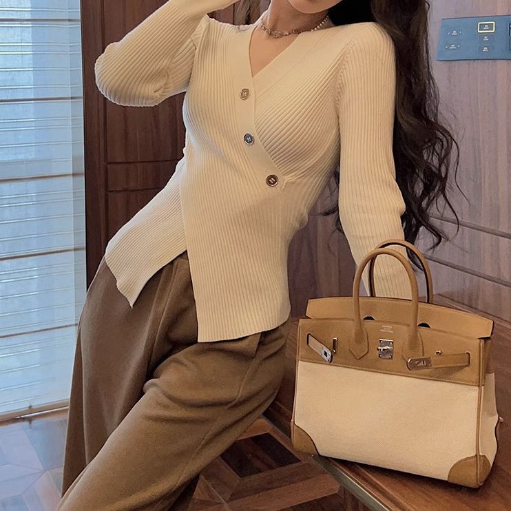 Autumn and Winter Solid Color V-neck Sweater Pullover Long Sleeved Design Sense French Short Slim Fit Knitted Sweater for Women