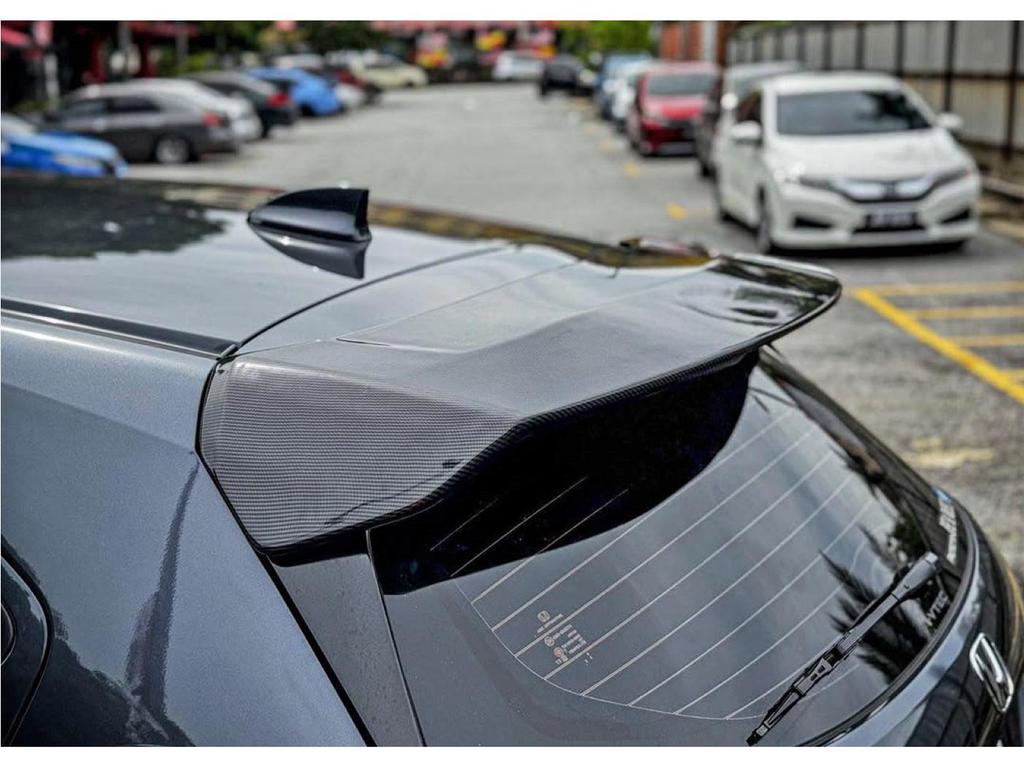 Compatible with 20 Honda CITY Fengfan models, RS large rear spoiler kit, including hatchback top spoiler, wind deflector, and rear diffuser.