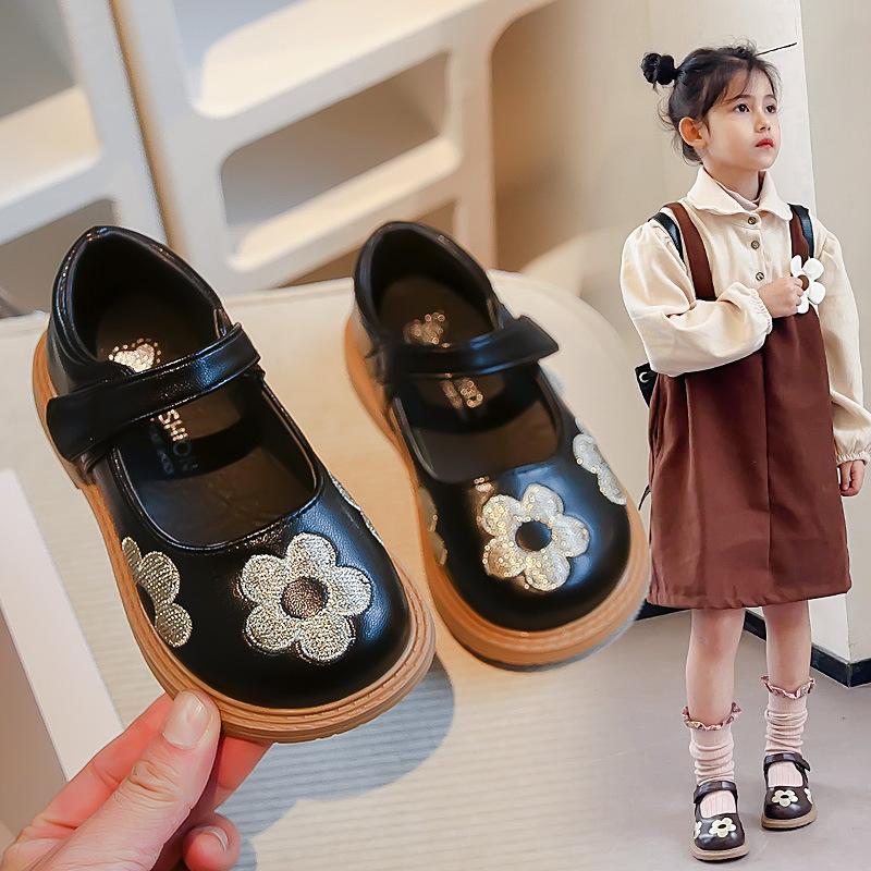 Nové dívčí módní univerzální západní princeznovské boty v korejském stylu s vyšívanými květinami pro volný čas