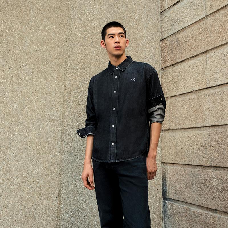 Calvin Klein Vintage Klasické Bavlněné Písmeno Jednobarevné Polo Knoflíkové Volné Džínové Košile s Dlouhým Rukávem Pánské košile Černá J327342