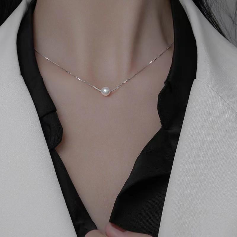 Trendy Versatile Pearl Clavicle Necklace for Women - Light Luxury Design