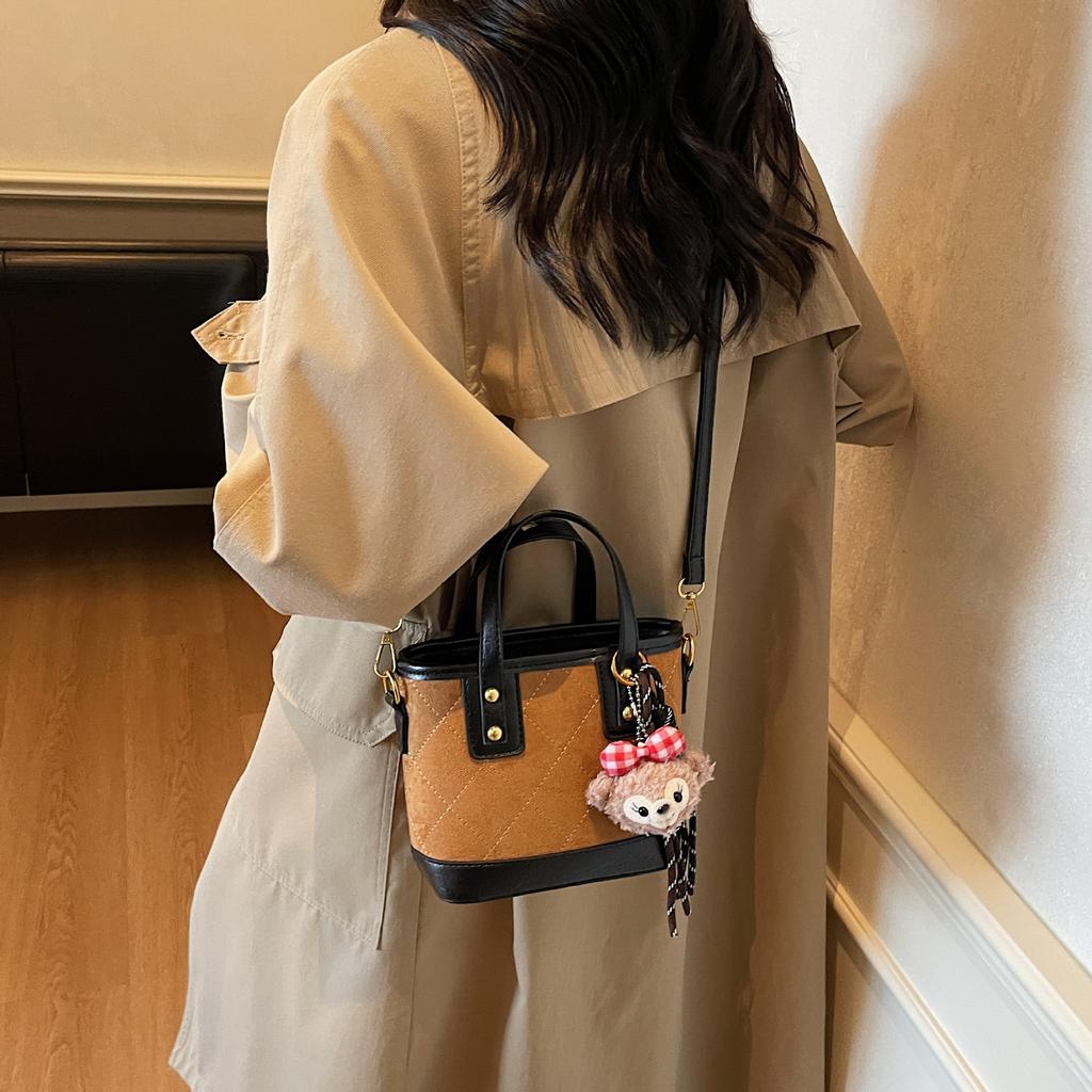 Niche high-end women's bags large-capacity fashionable and simple bucket bags Korean version women's underarm shoulder bags wholesale